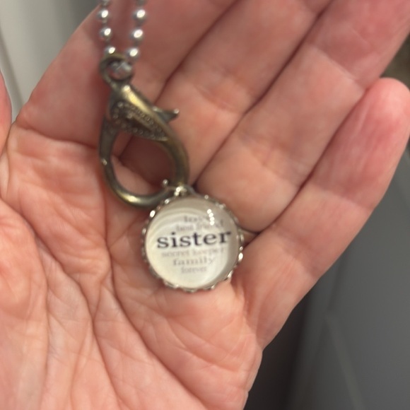Sister Pendant Necklace with Message - Picture 6 of 7
